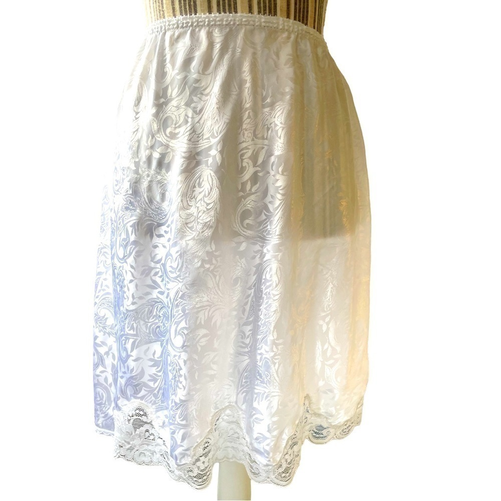 LUCIE Ann half slip, size M, vintage, made in USA, satin and lace, 100%polyester